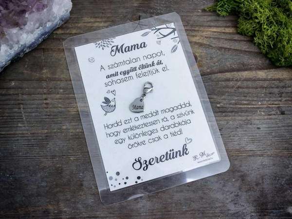 Szeretünk Mama medál köszönő kártyával