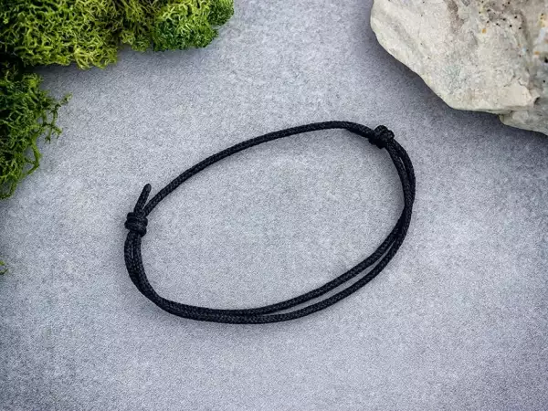 Szerencsehozó fekete microcord karkötő
