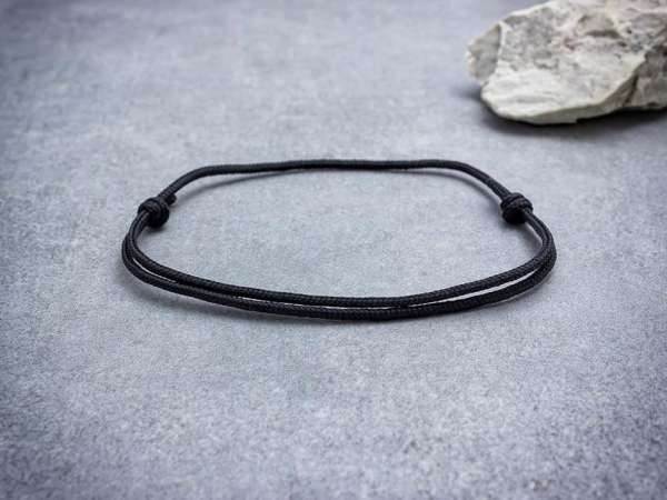 Szerencsehozó fekete paracord bokalánc