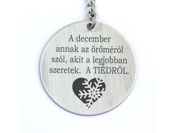 December öröméről szól acél medálos kulcstartó