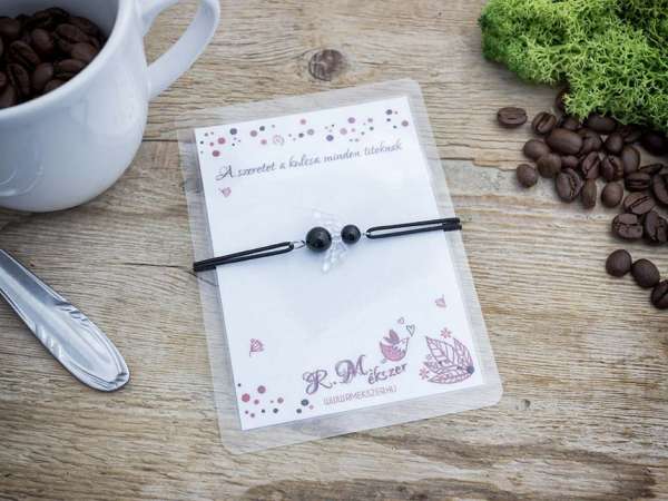 A szeretet a ónix angyal karkötő