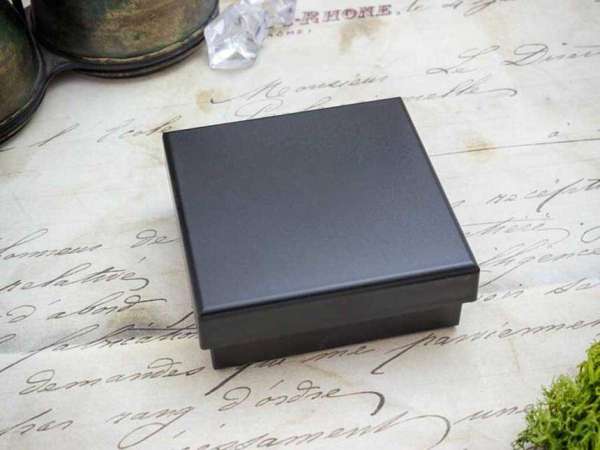 Ajándékdoboz fekete M