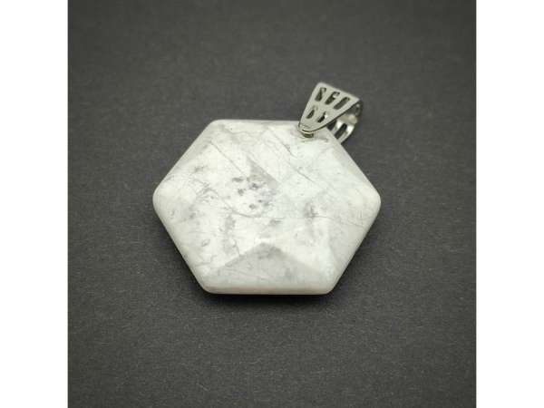 Hexagon medál Howlit 3cm