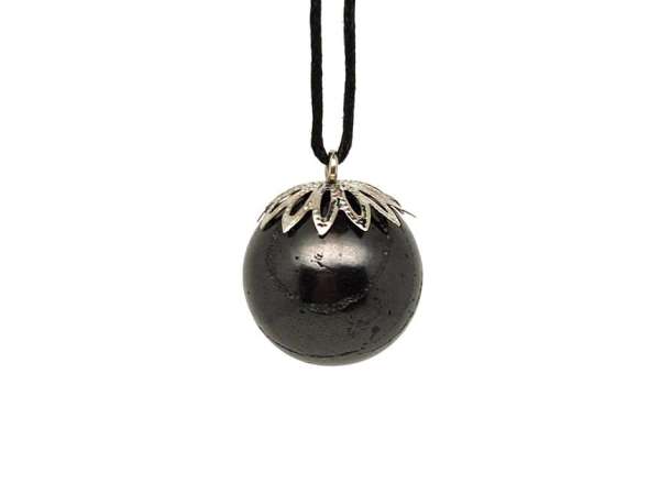 Shungit medál Karéliai fekete gyöngy 20mm