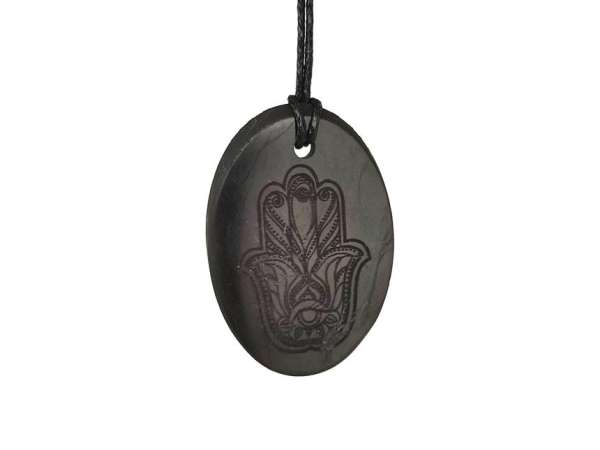 Shungit medál gravírozott Hamsa kéz ovál 30x40mm