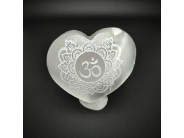 Szelenit szív álló om mandala 6-7cm