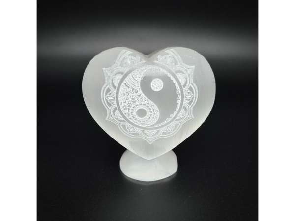 Szelenit szív álló yin yang 6-7cm