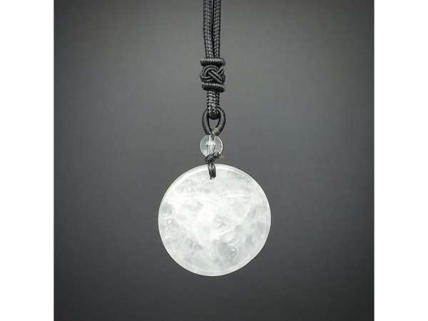 Kör trefoil hegyikristály medál zsinóron 3,5cm