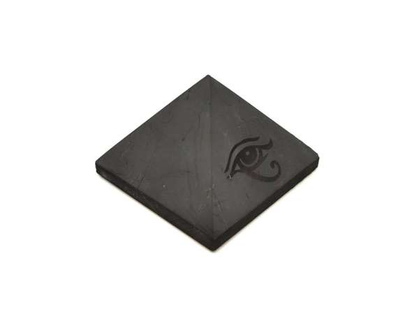 Shungit piramis gravírozott Hórusz szeme 5cm