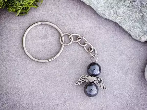 Angyali Energia Titka kulcstartó hematit angyalkával