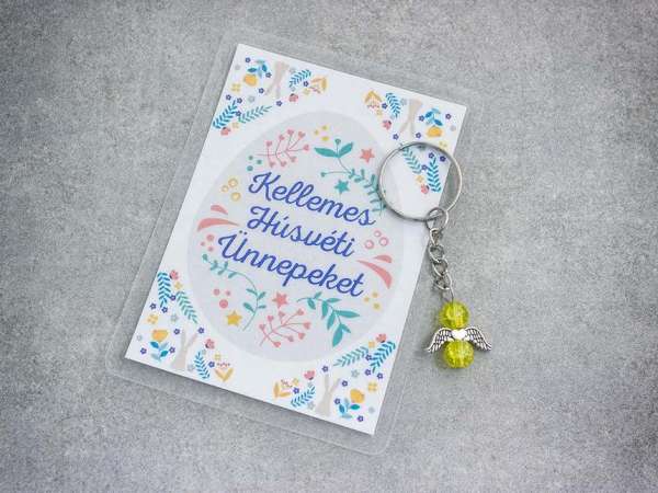 Kellemes Húsvéti sárga angyal medálos kulcstartó