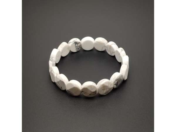 Howlit háromszög fazettált korong karkötő 13x6mm