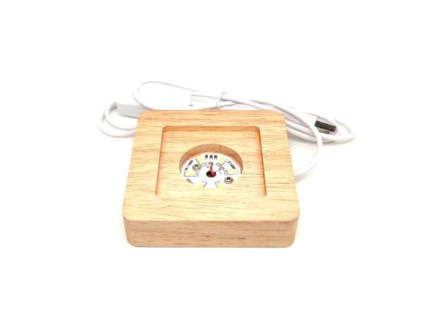 Lámpa fa talpas négyzet USB fehér 8x8/6cm