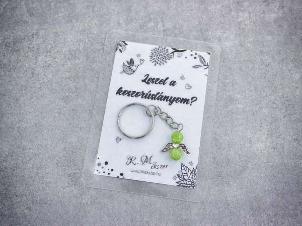 Leszel a koszorúslányom zöld angyal medálos kulcstartó