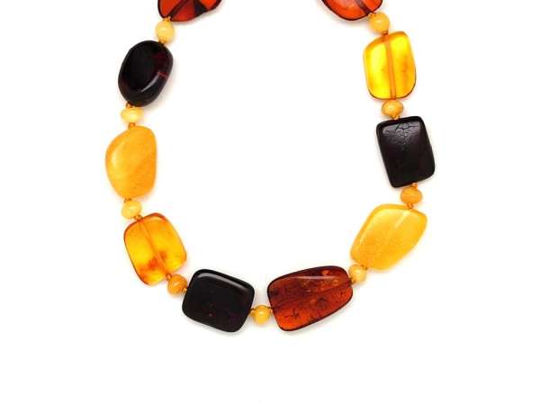 Borostyán lapcsiszolt 10-14x11x20mm nyaklánc 50cm