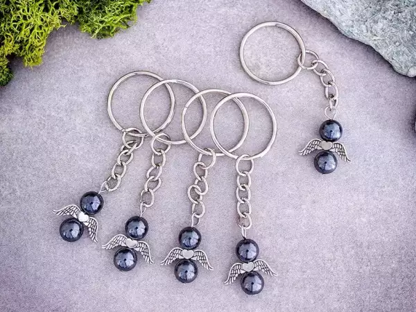 Angyali Energia Titka kulcstartó hematit angyalkával 25 dbos csomag