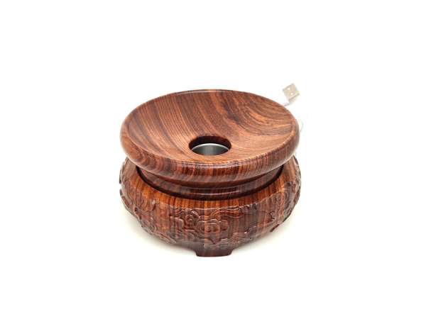 Faragott fa kerek LED lámpa fehér fénnyel 14×8 cm