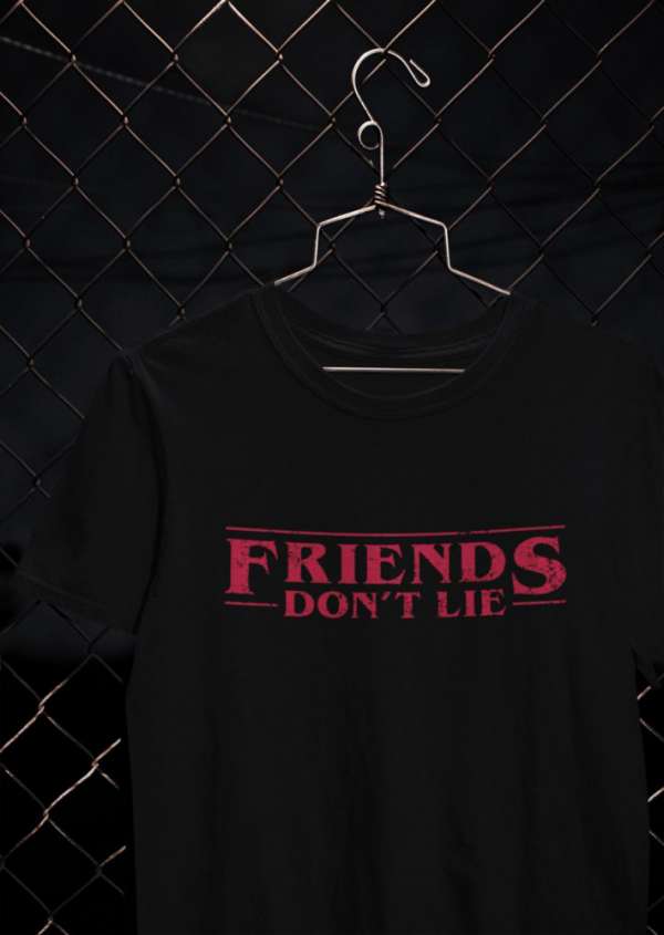 Friends don't lie fekete póló