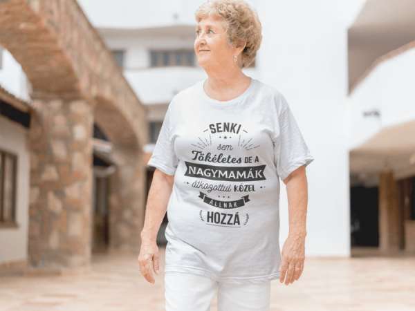 Tökéletes nagymama fehér póló
