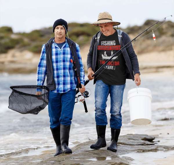 Fishing every day keeps doctor away fekete póló