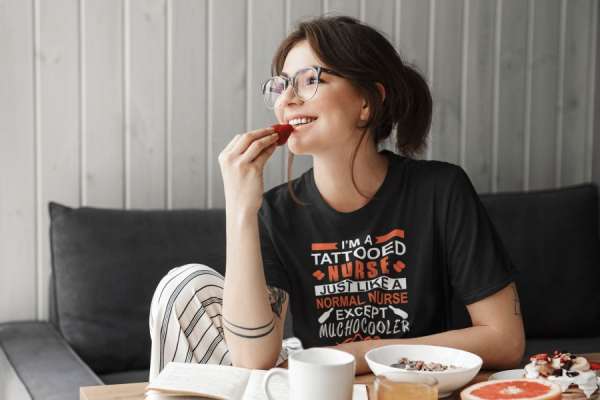 I'm a tattooed nurse fekete póló