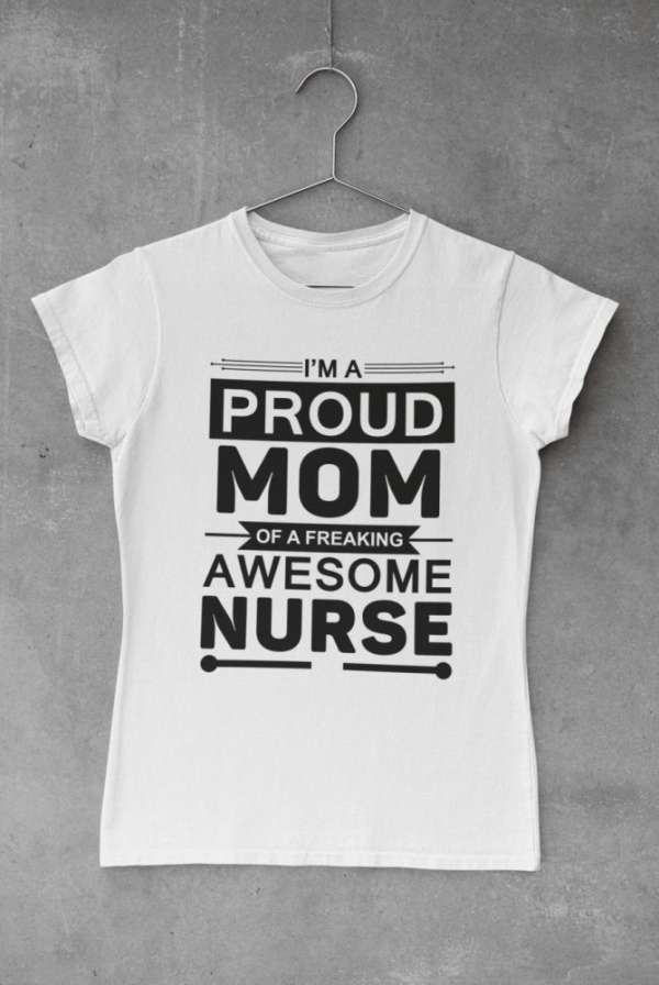 I'm a proud mom of a freaking awesome nurse fehér póló