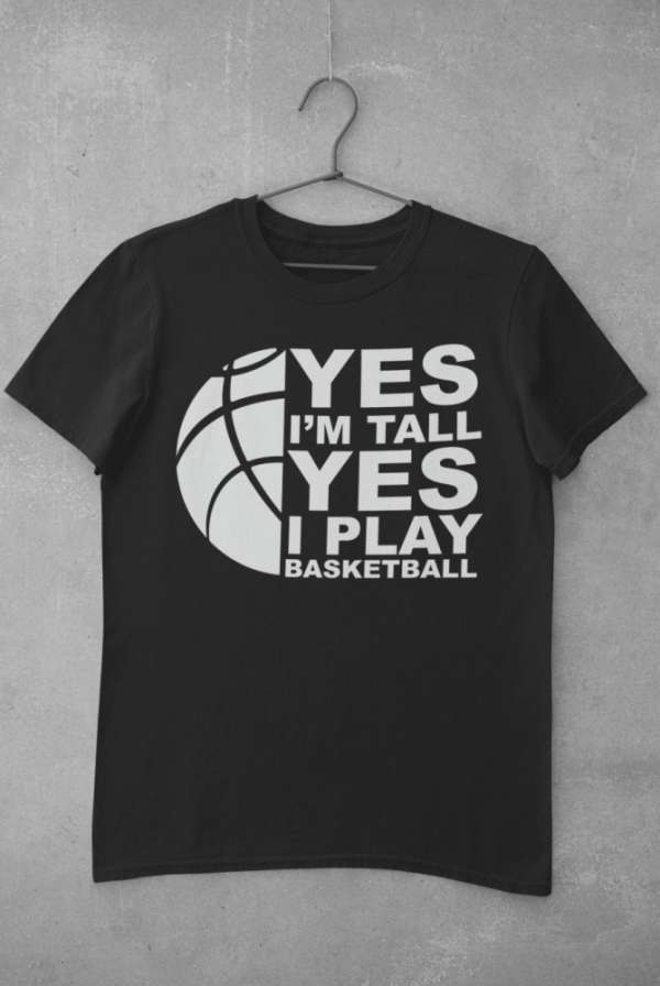 Yes I'm tall Yes I play basketball fekete póló