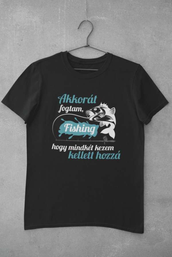 Mindkét kezem kellett hozzá fekete póló