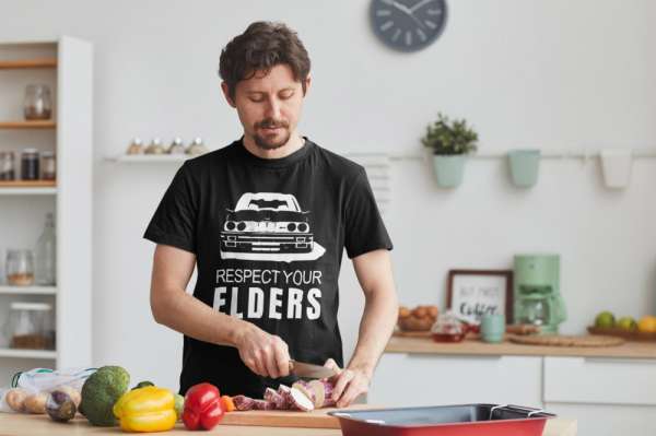 Respect your elders BMW fekete póló