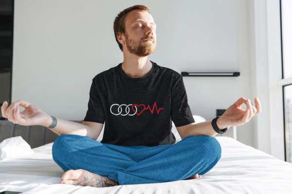 Audi logo heart fekete póló