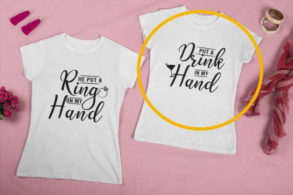 He put a ring on my hand fehér póló 2