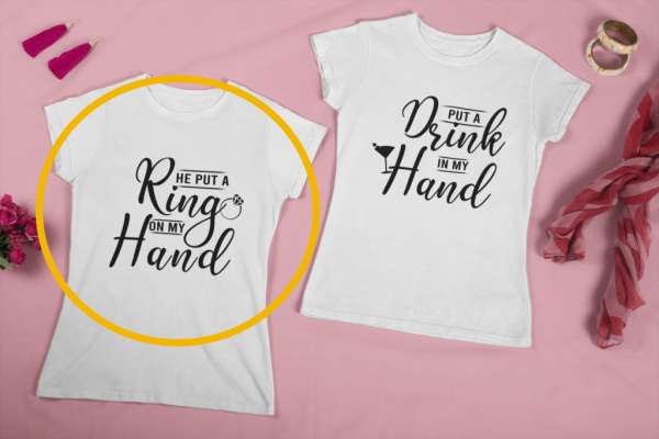 He put a ring on my hand fehér póló 1