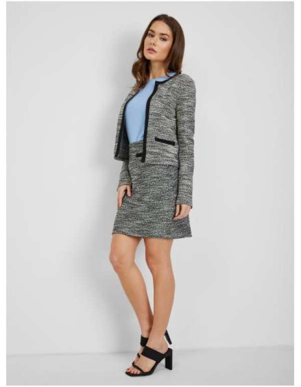 Fehér és fekete női csíkos blézer