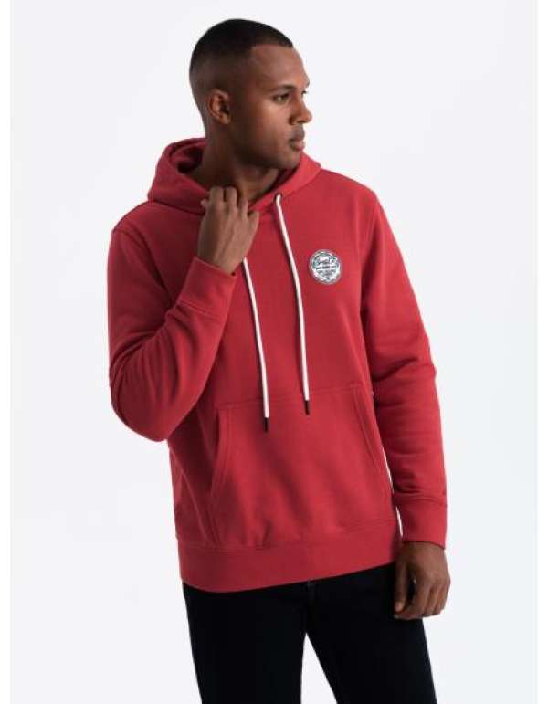 Férfi kapucnis kenguru pulóver egyetemi stílusú foltokkal piros