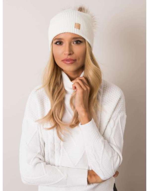 Ecru színű, pom-pomos sapka RUE PARIS