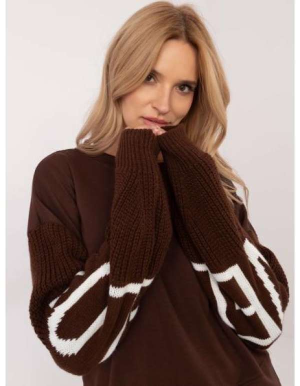 Barna kapucni nélküli pulóver kötött ujjakkal