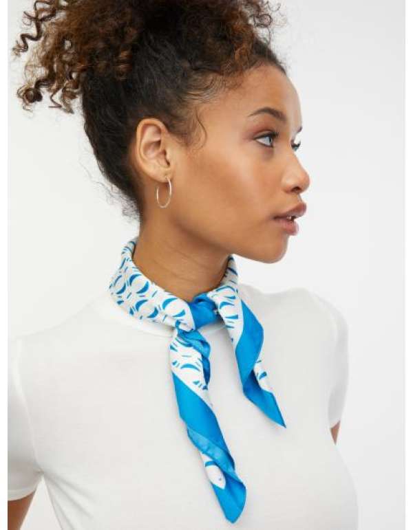 Kék-fehér női mintás szatén sál