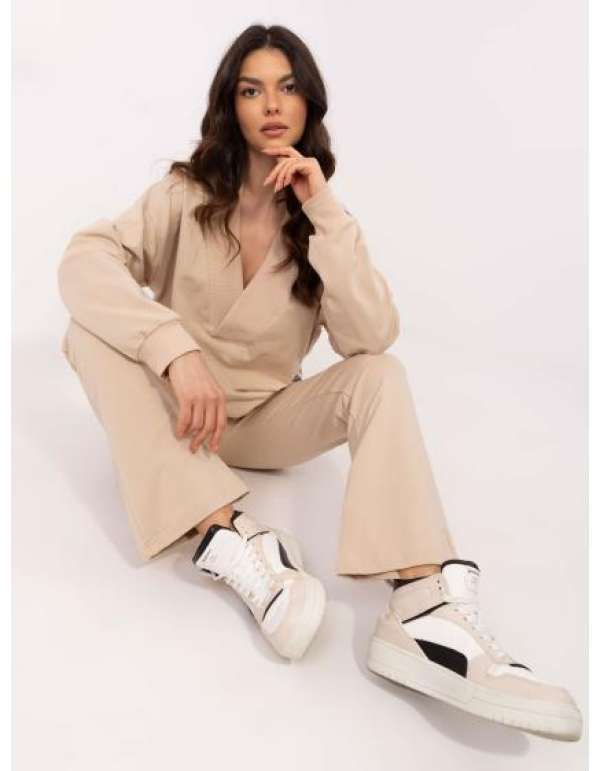 Bézs alap tréningruha túlméretezett pulóverrel