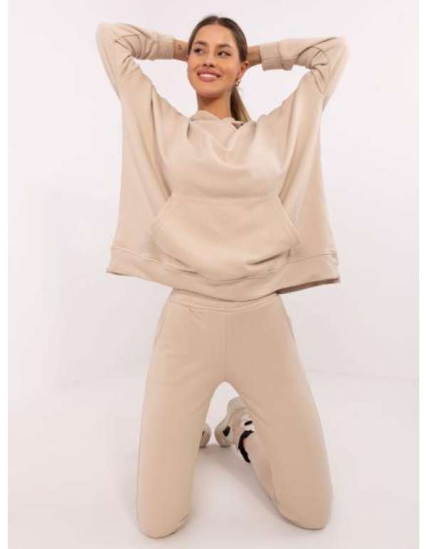 Bézs alap tréningruha kapucnis pulóverrel