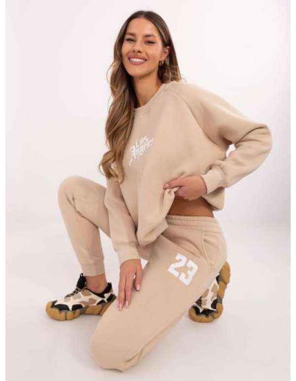 Bézs színű tréningruha kapucnival kapucni nélkül