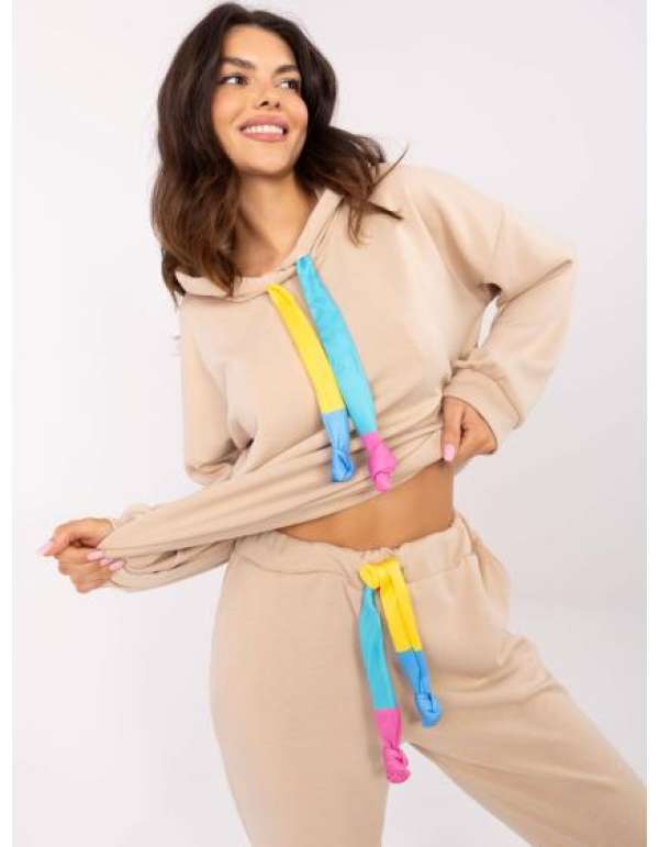 Bézs színű, kétrészes szett széles nyakkendővel