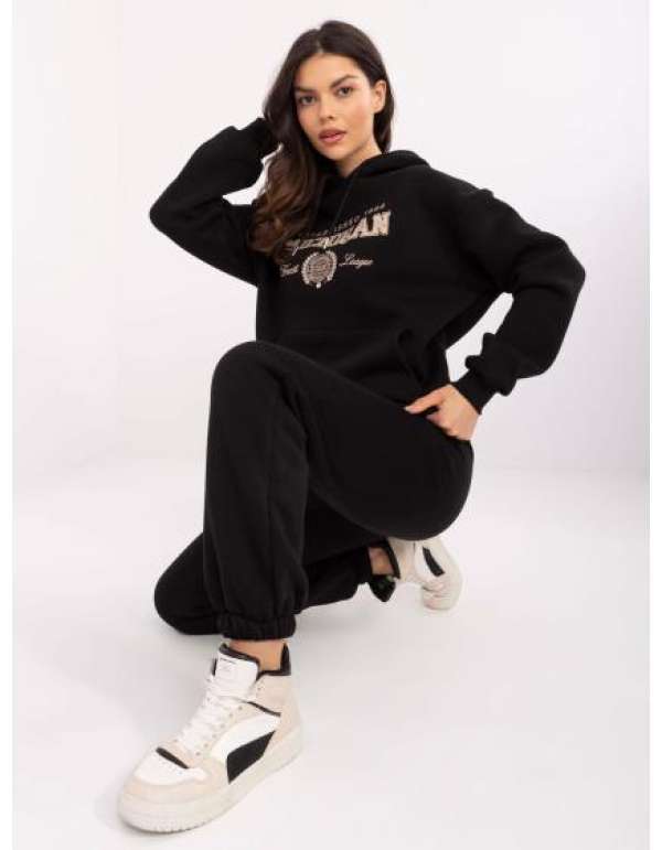 Fekete szigetelt szett kenguru pulóverrel