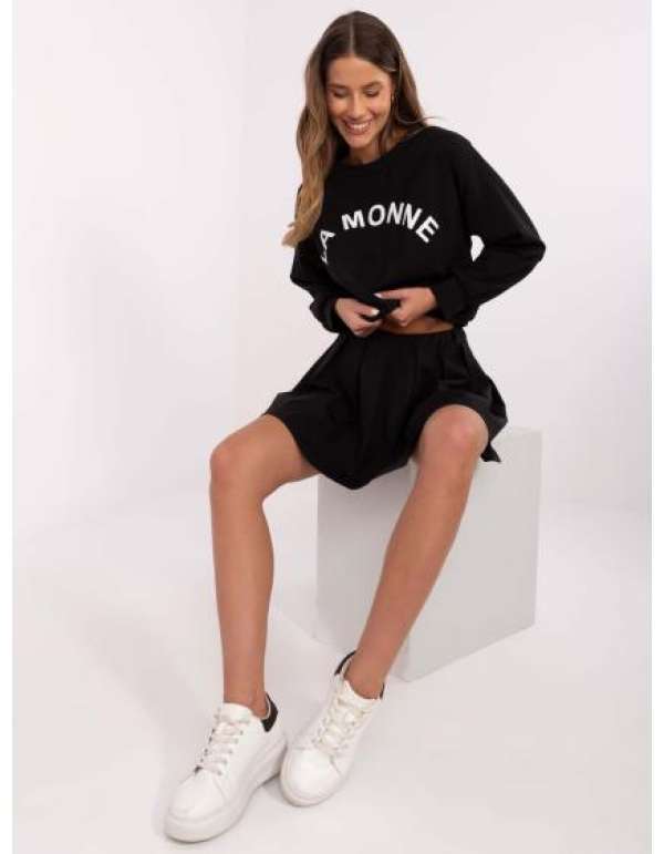 Fekete szett tenisz stílusú szoknyával