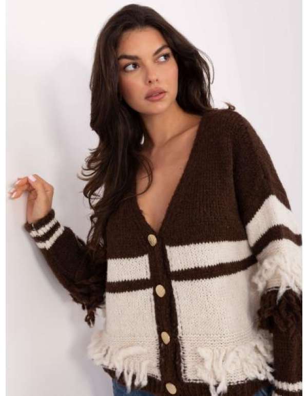 Barna és világos bézs pulóver díszgombokkal