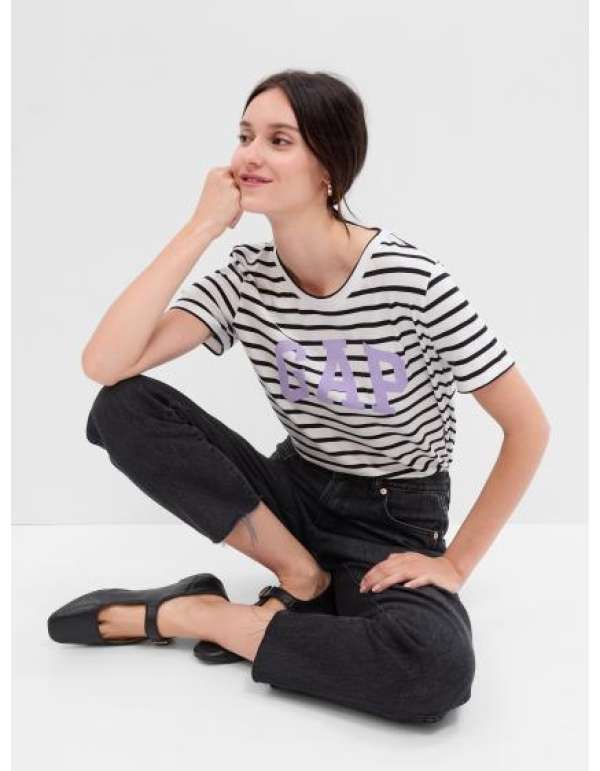 Csíkos póló logóval