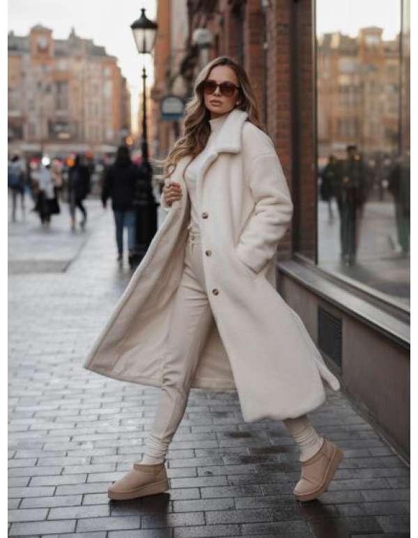 Női téli kabát szőrme gallérral, hosszú, krém