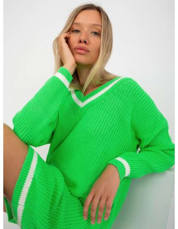 Barna és fehér, laza, klasszikus pulóver kockás mintával