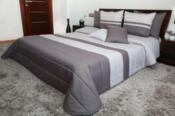 Luxus ágytakarók, szürke színben Szélesség_ 220 cm | Hossz: 240 cm
