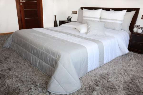Fehér szürke ágytakarók ketteságyra Szélesség_ 240 cm | Hossz: 240 cm
