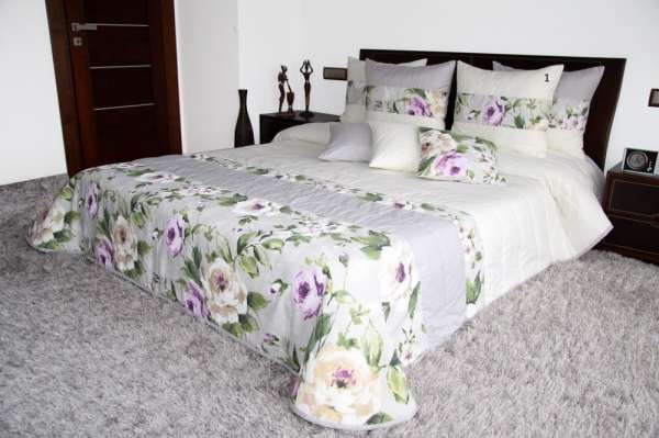 Szürke krémszínű ágytakaró rózsákkal Szélesség_ 170 cm | Hossz: 210 cm